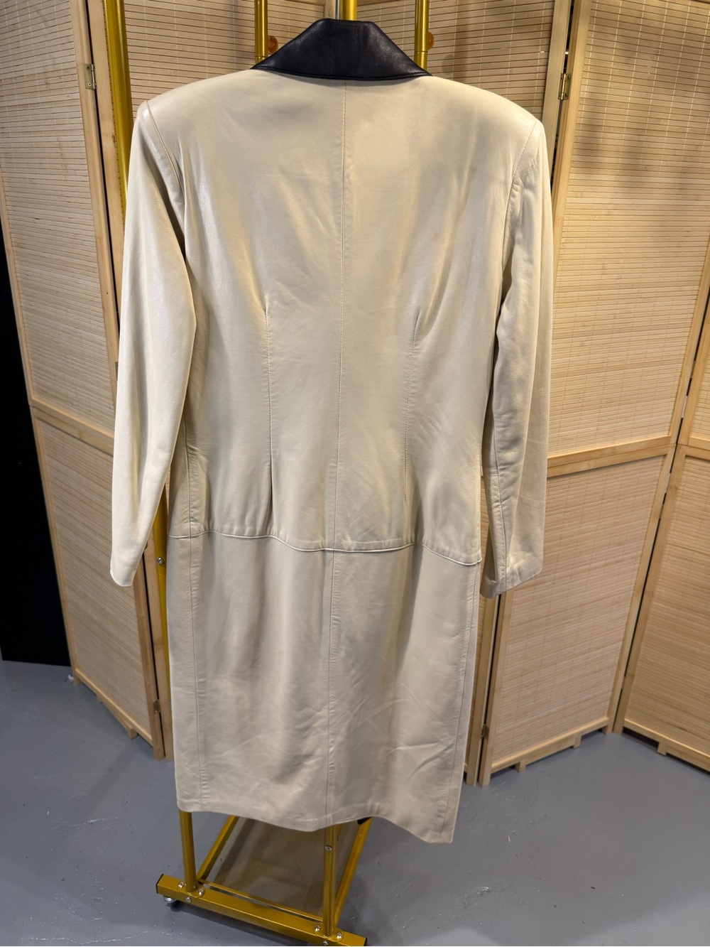 Erez Cream Genuine Leather Coat with Black Contrast Collar - Picture 3 of 3
